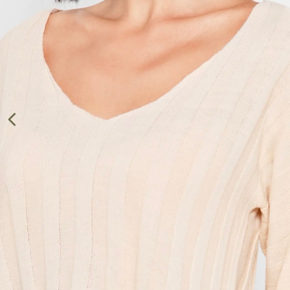 Cream crop top sweater cropped knit forever21 oatmeal EUC flattering sexy small - Picture 5 of 10